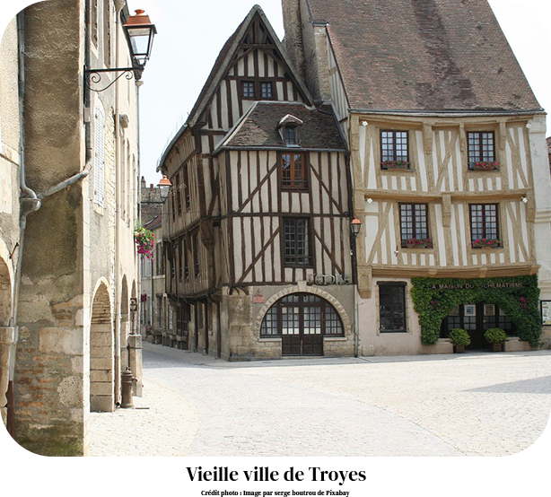 Vieille ville de Troyes avec des maisons à colombages