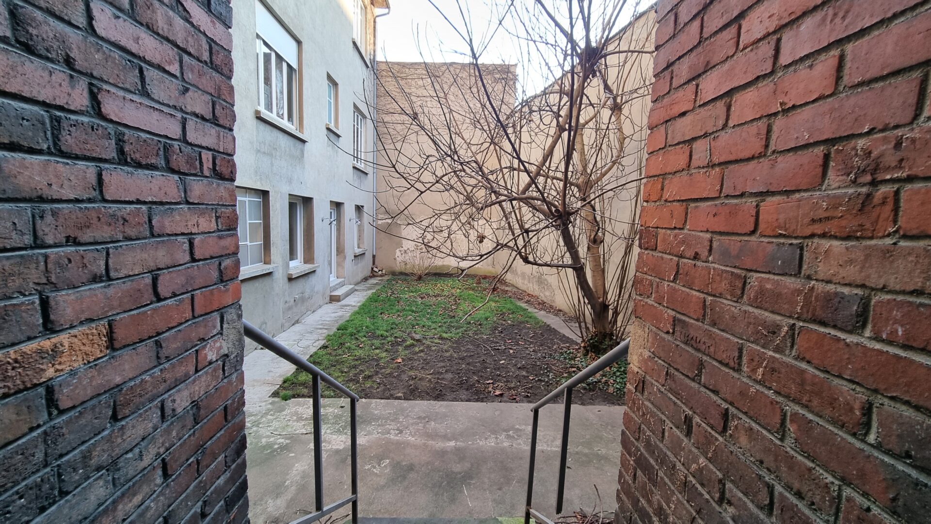 cour commune appartement rdc viager occupé Roanne Univers Viager centre france imbert nicolas torrisani jérémie