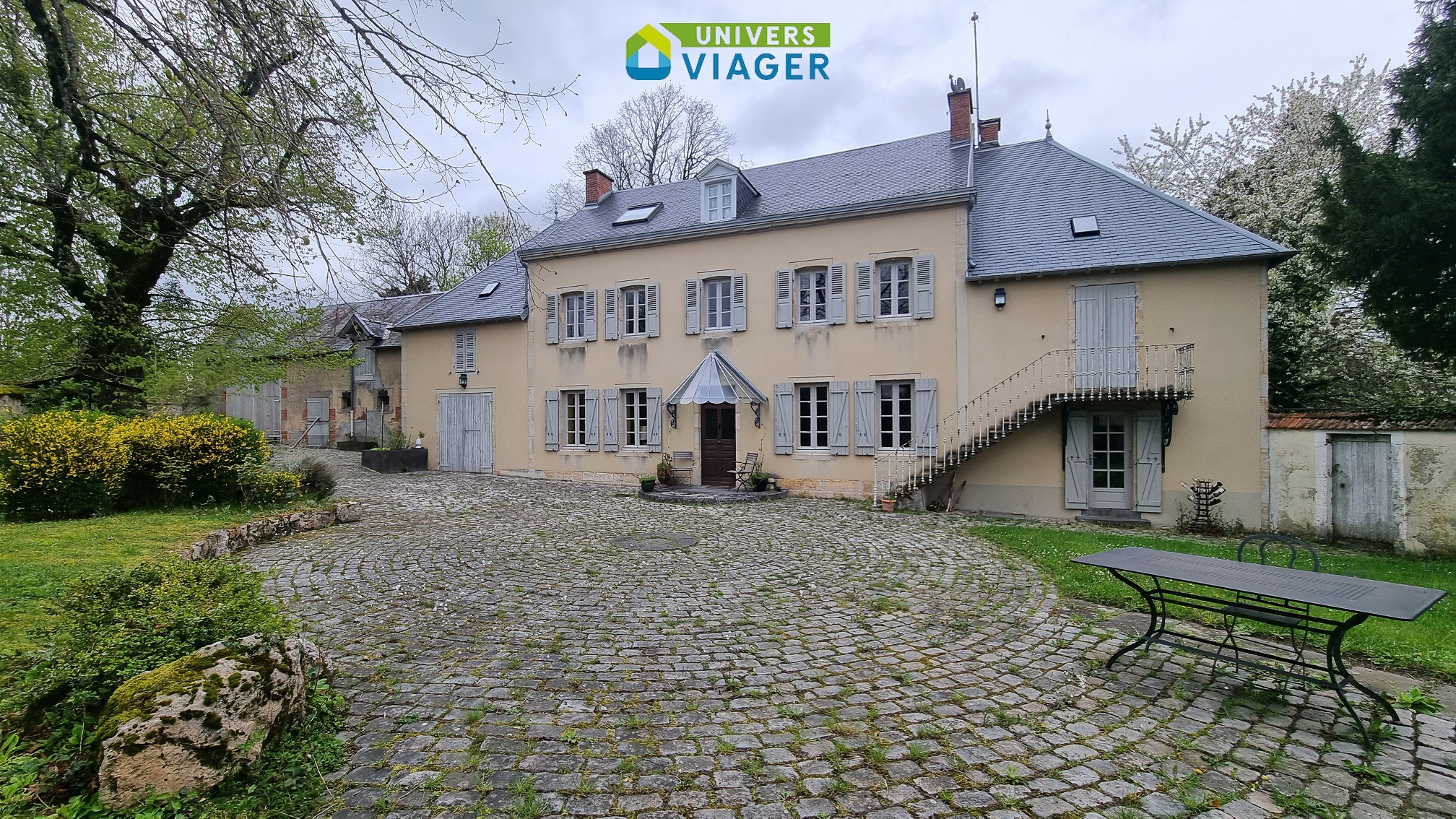 Maison vente à termes occupé vente grévée d'un duh à terme occupé Saint Maurice Pres Pionsat 63330
