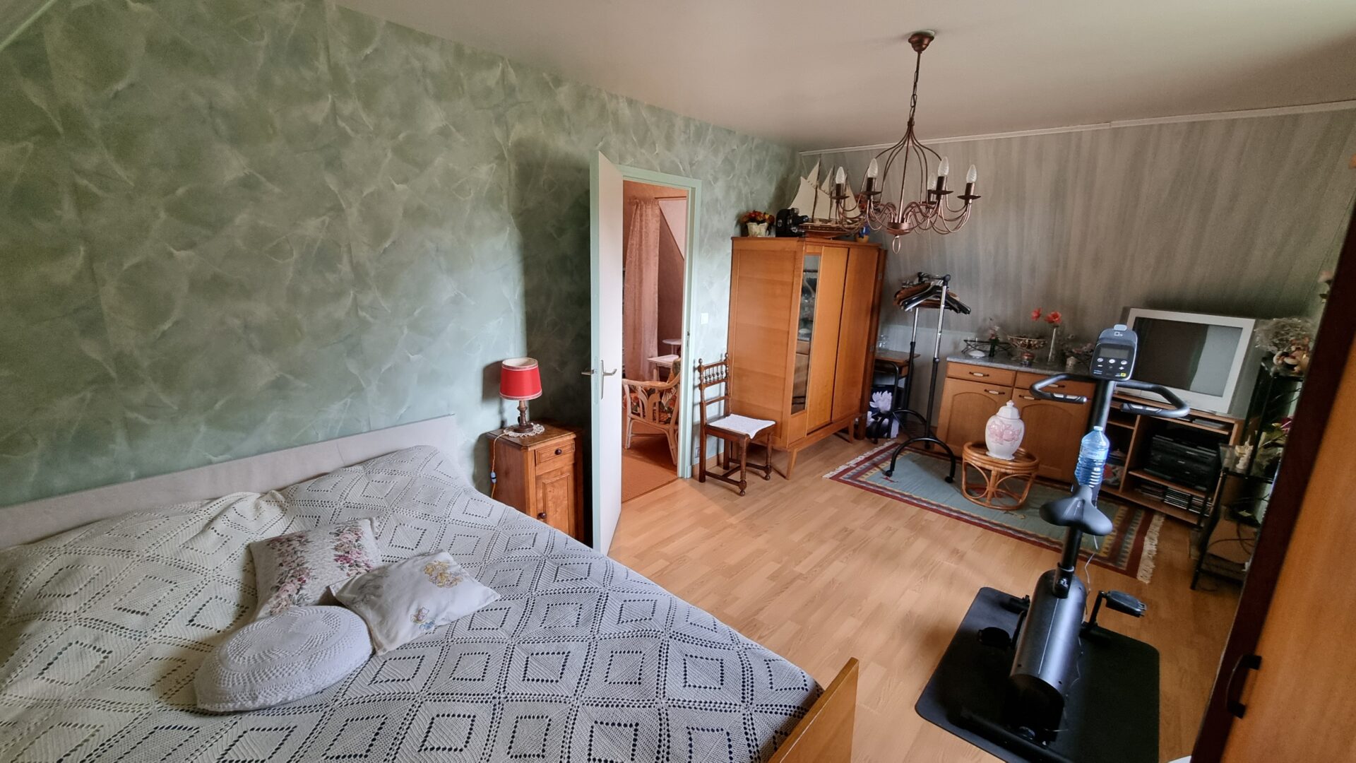 chambre 2 etage Maison viager occupé Cayrols 15290 Canta