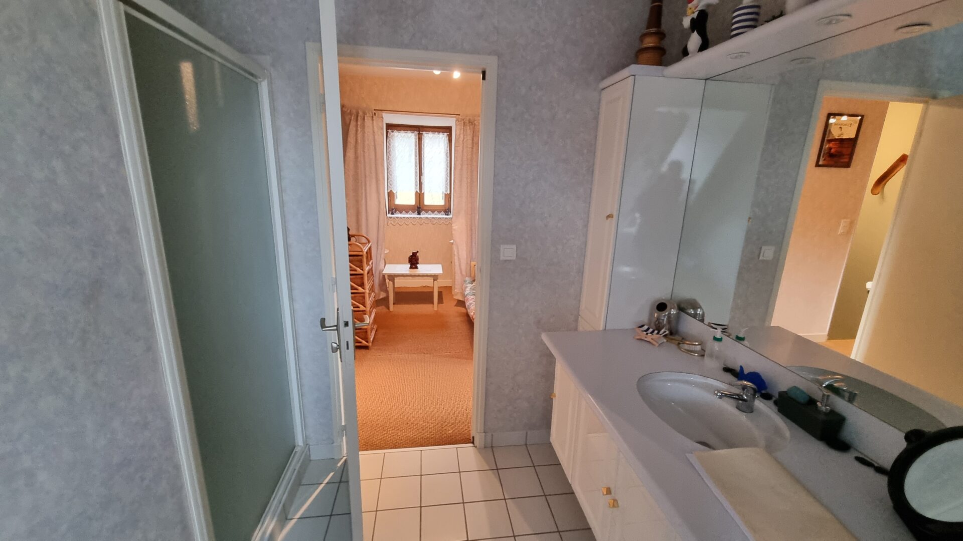 salle d'eau etage Maison viager occupé Cayrols 15290 Canta