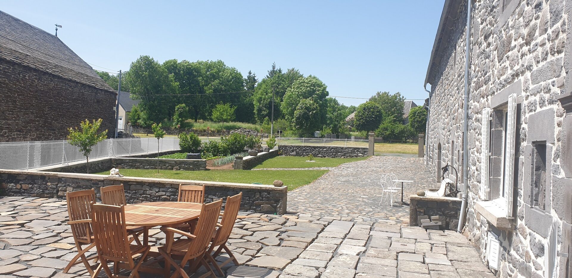 Terrasse et terrain maison viager occupé neuveglise sur truyere 15260