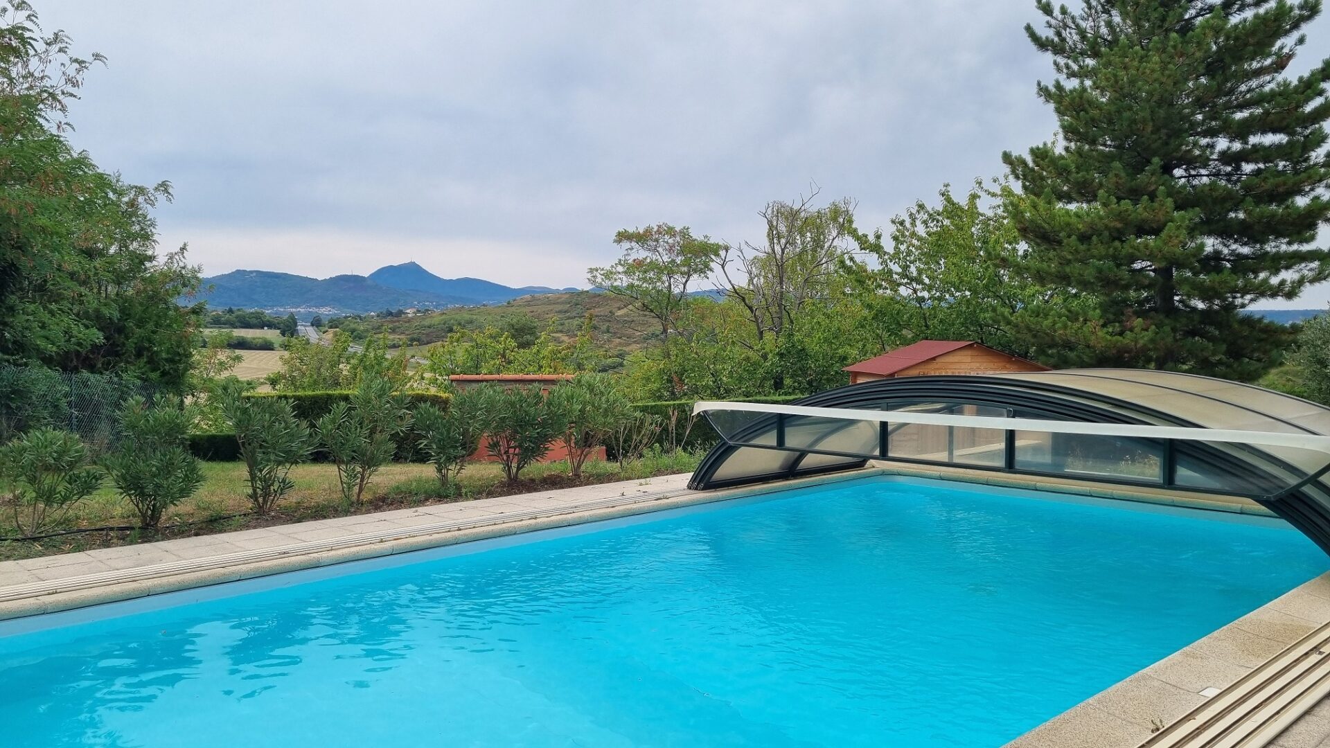 piscine vue Puy de Dôme Maison viager occupé Perignat les Sarlieve