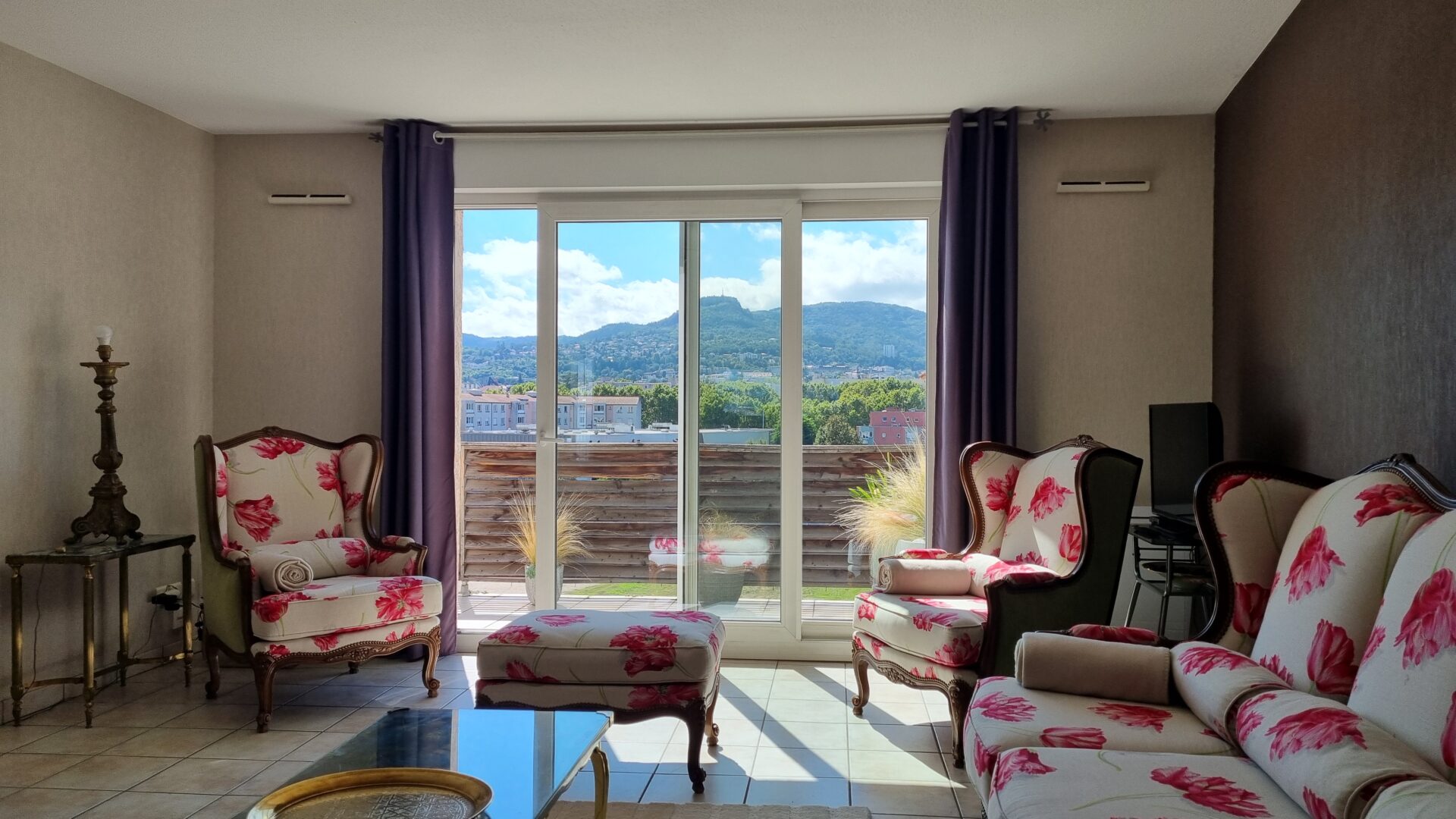 salon vue balcon derniere etage appartement viager occupé clermont ferrand