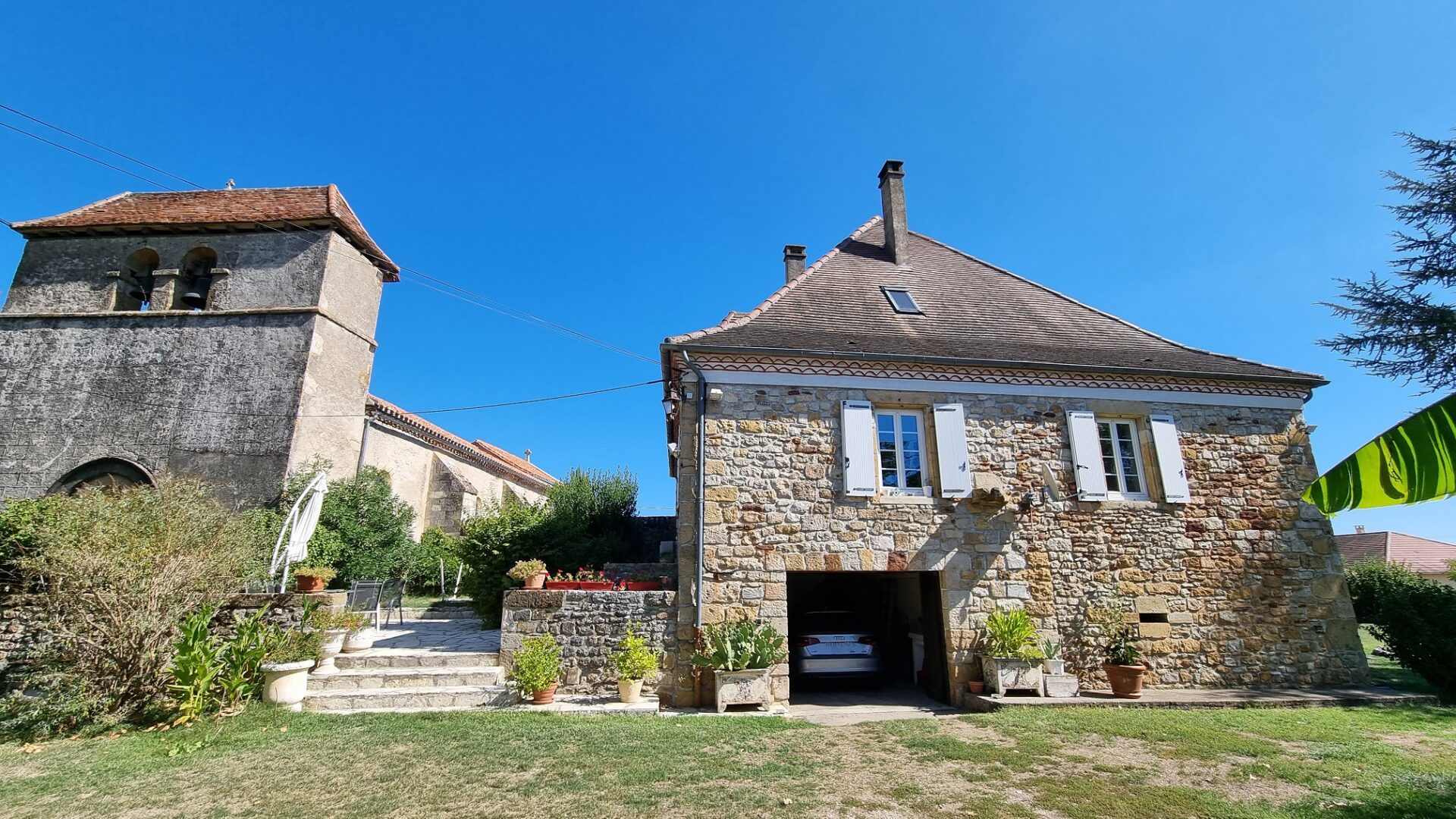 vue de cote garage Maison viager occupé Prudhomat 46130