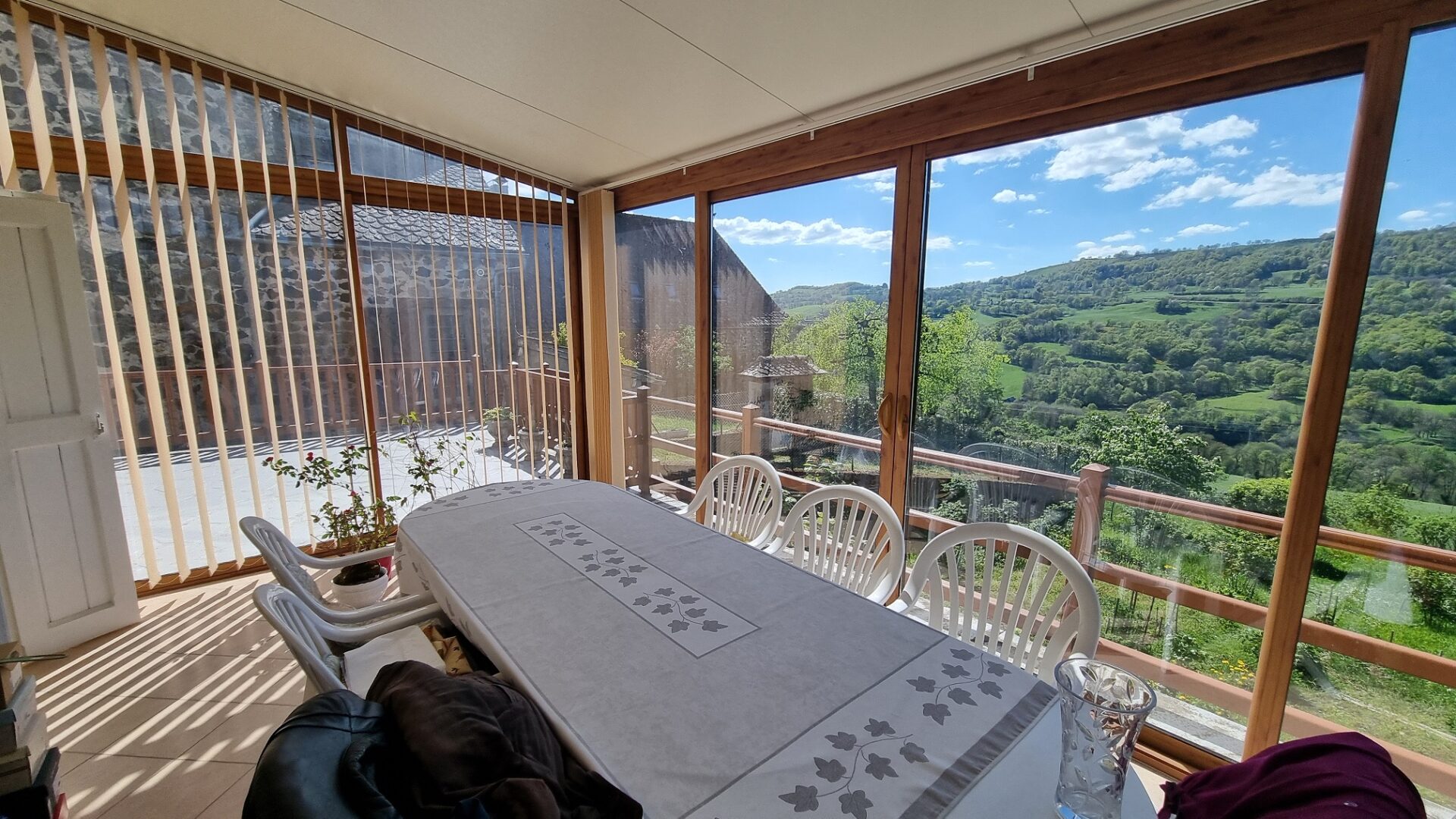 verande vue maison Maison Viager occupé Raulhac 15800