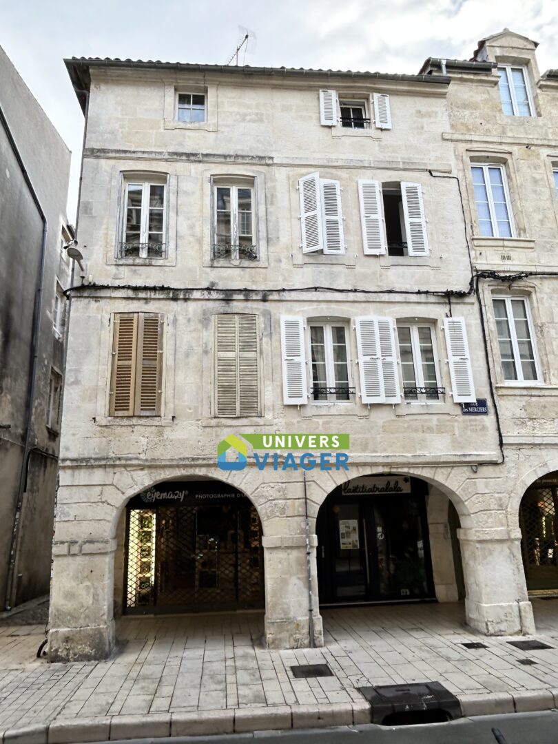 Immeuble en vente à terme libre à La Rochelle, rue des merciers Charente-Maritime