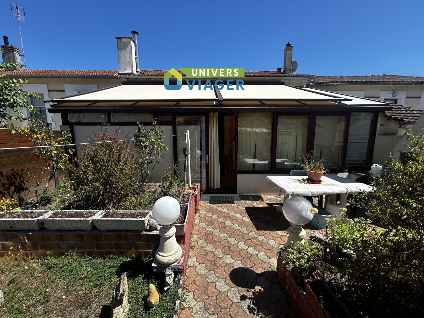 Saintes, viager occupé centre-ville, deux chambres, garage