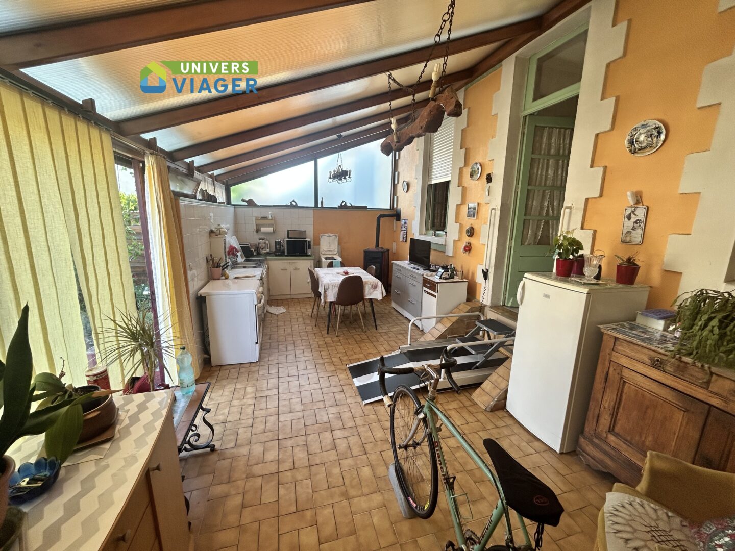 Saintes, viager occupé centre-ville, deux chambres, garage