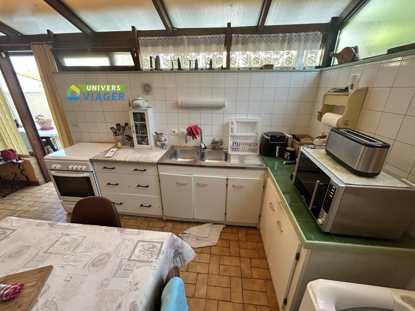 Saintes, viager occupé centre-ville, deux chambres, garage