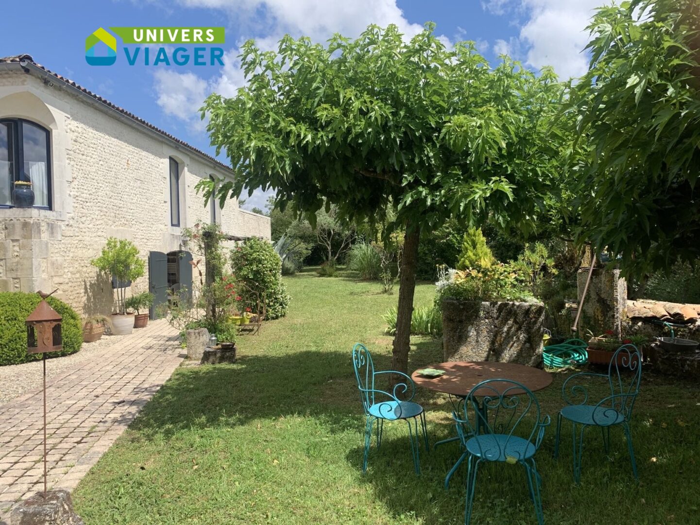 Charente-Maritime- maison charentaise - restaurée-piscine-garage-appartement-jardin