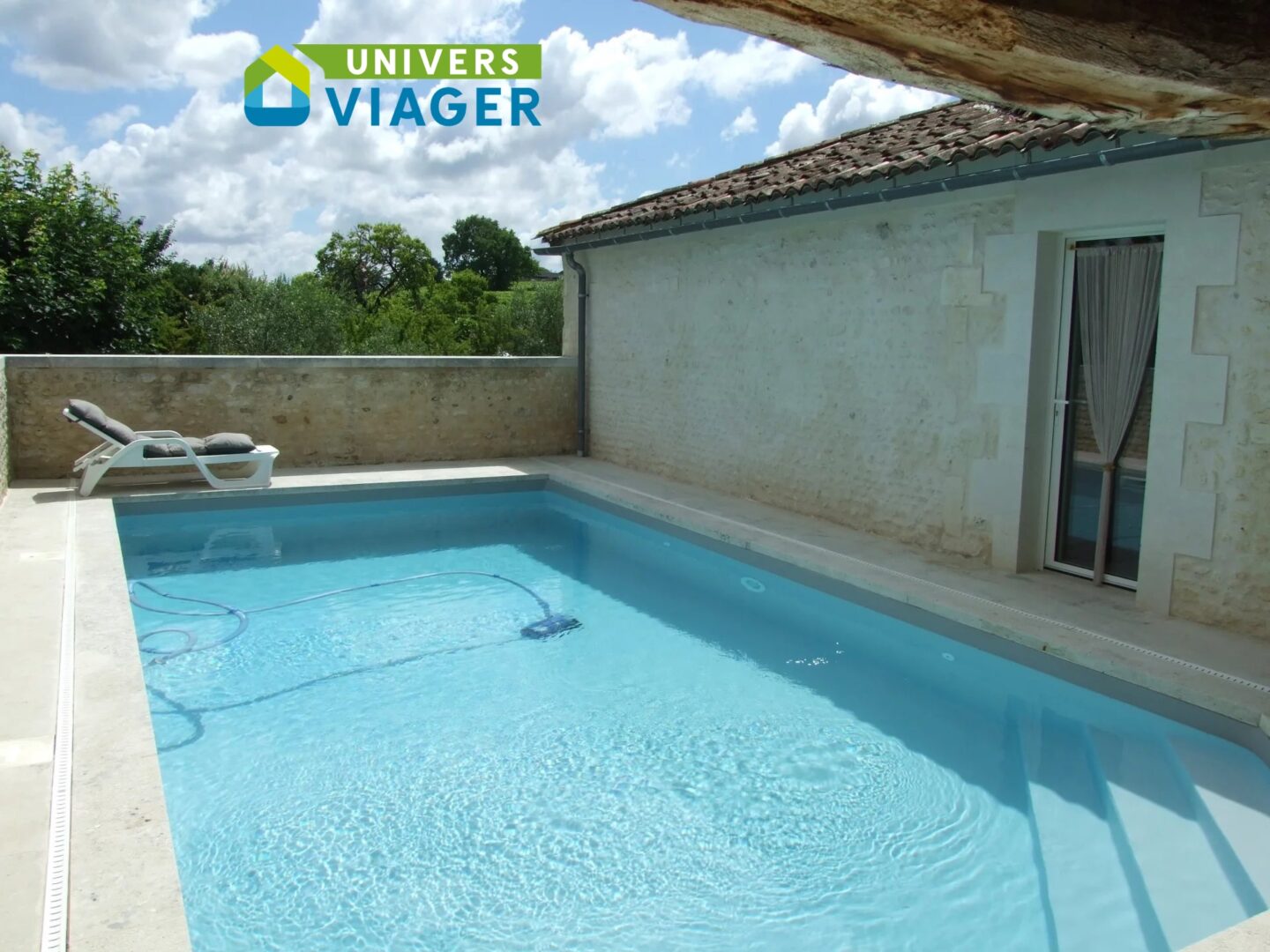 Charente-Maritime- maison charentaise - restaurée-piscine-garage-appartement-jardin