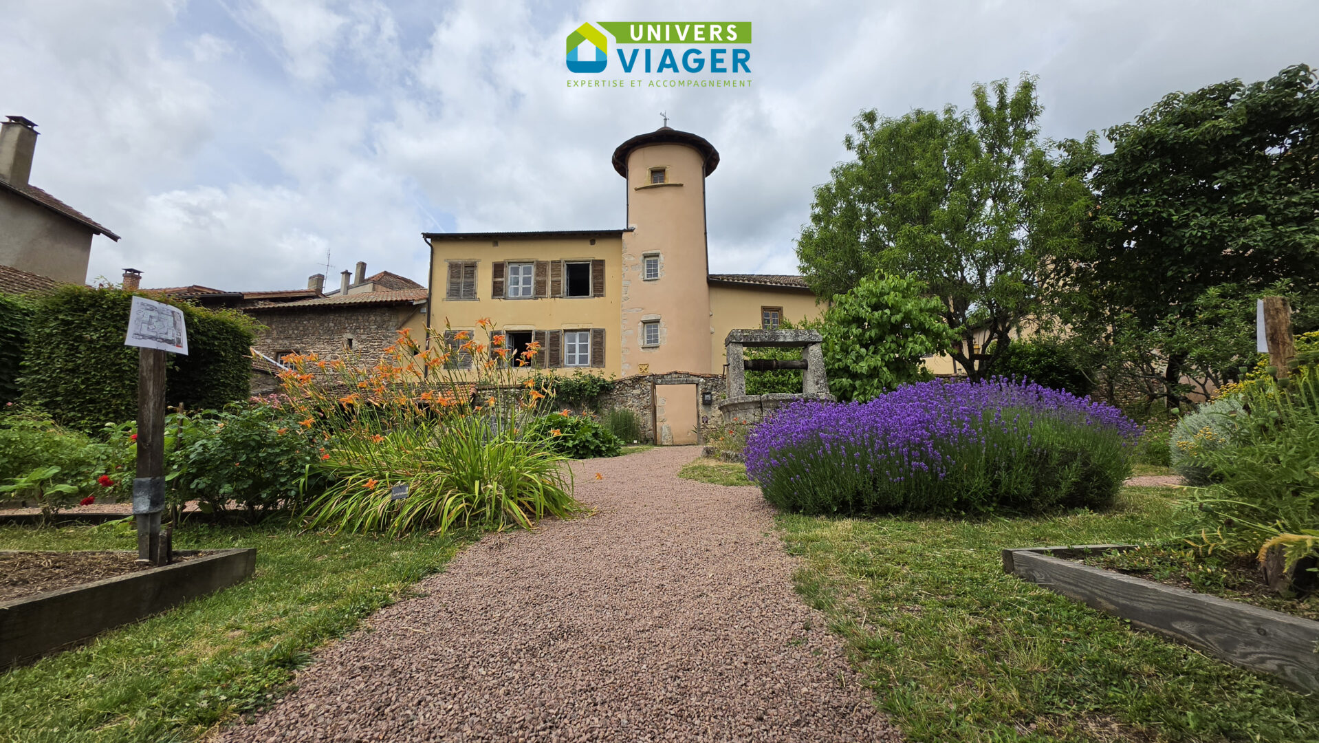 Facade et Jardin Maison viager occupé Saint haon le chatel 42370