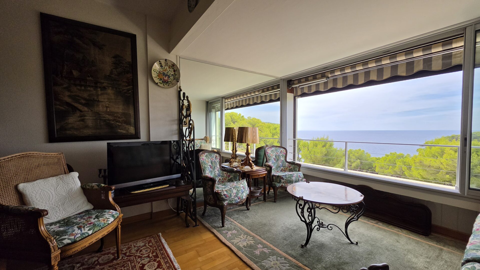 salon vue mer Appartement viager occupé BANDOL 83150.