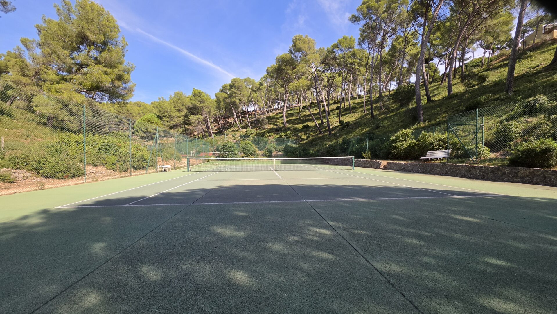 terrain de tennis 1 Appartement viager occupé BANDOL 83150.
